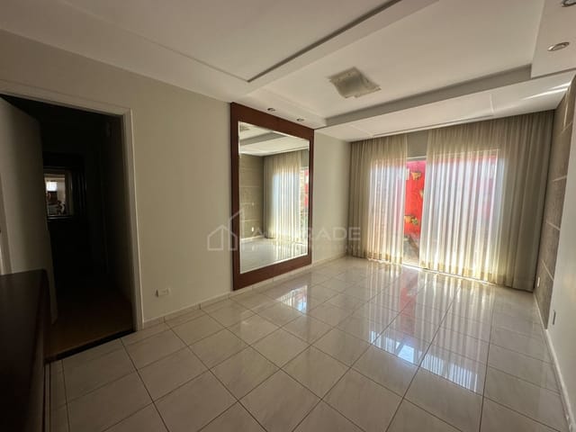 Casa com 658m² 3 quartos e 3 banheiros, à venda, no bairro Centro em Apucarana