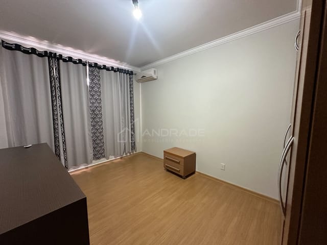 Casa com 658m² 3 quartos e 3 banheiros, à venda, no bairro Centro em Apucarana