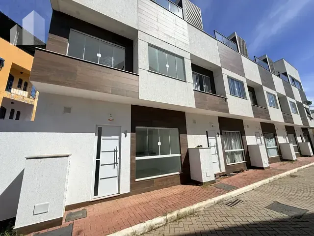 Casa com 100m² 2 quartos e 2 banheiros, à venda ou para alugar, no bairro Conjunto Residencial Redenção em Nova Iguaçu