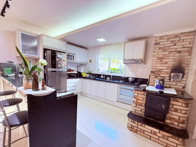 Casa com 278m² 4 quartos e 3 banheiros, à venda, no bairro Santa Cruz em Nova Prata