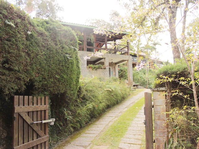 Foto do Casa - Casa com 4 dormitórios à venda, 340 m² por R$ 570.000,00 - Mury - Nova Friburgo/RJ | Viva Friburgo
