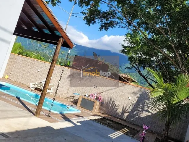 Casa com 300m² 3 quartos e 3 banheiros, à venda, no bairro Balneário Gardem Mar em Caraguatatuba