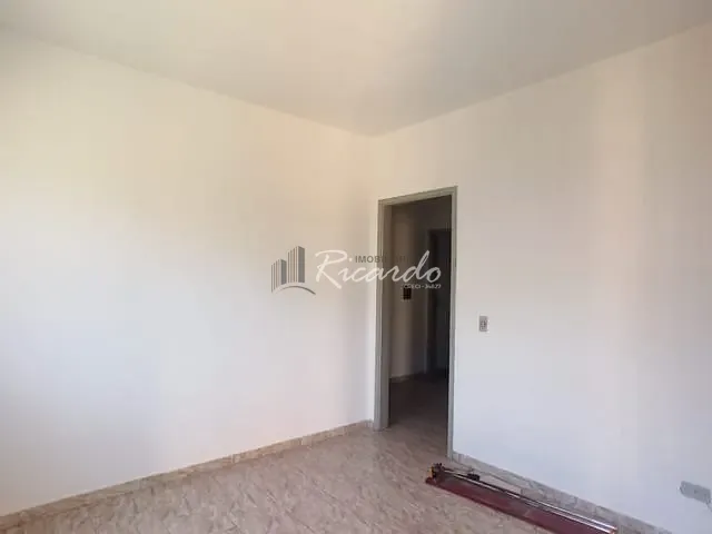 Casa com 80m² 2 quartos e 1 banheiro, para alugar, no bairro Vila Araponguinha em Arapongas