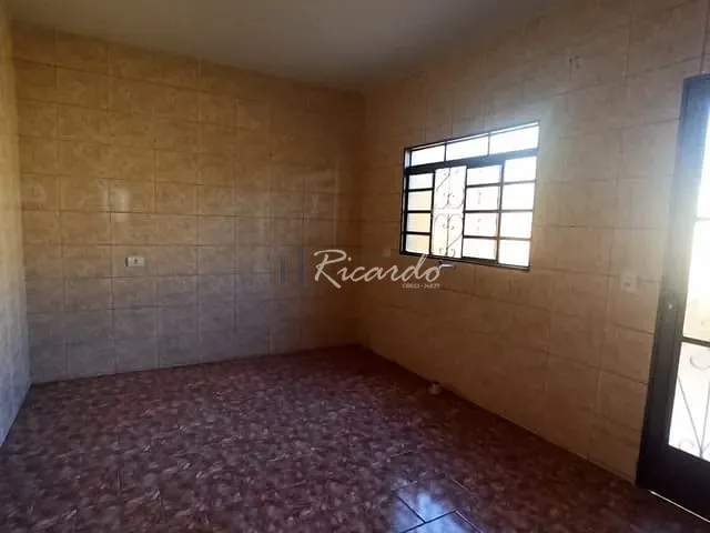 Casa com 80m² 2 quartos e 1 banheiro, para alugar, no bairro Vila Araponguinha em Arapongas