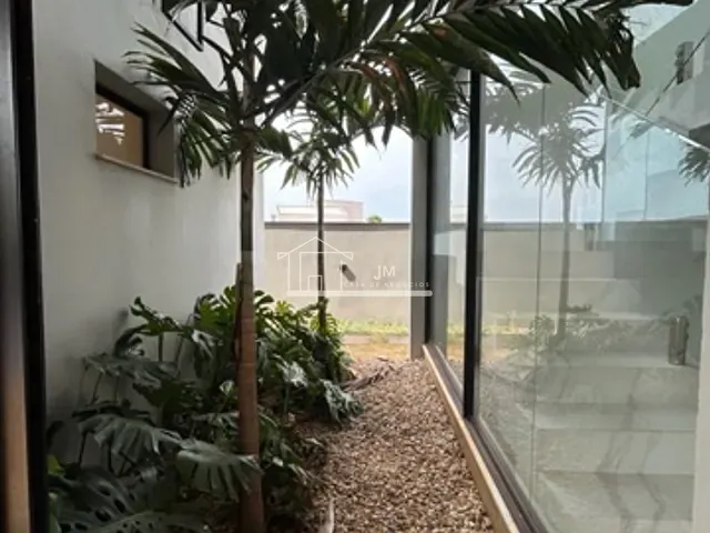 Casa 4 quartos e 4 banheiros, à venda, no bairro Granja Marileusa em Uberlândia