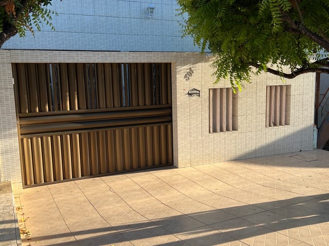Casa com 385m² 3 quartos e 3 banheiros, à venda, no bairro Dezoito do Forte em Aracaju