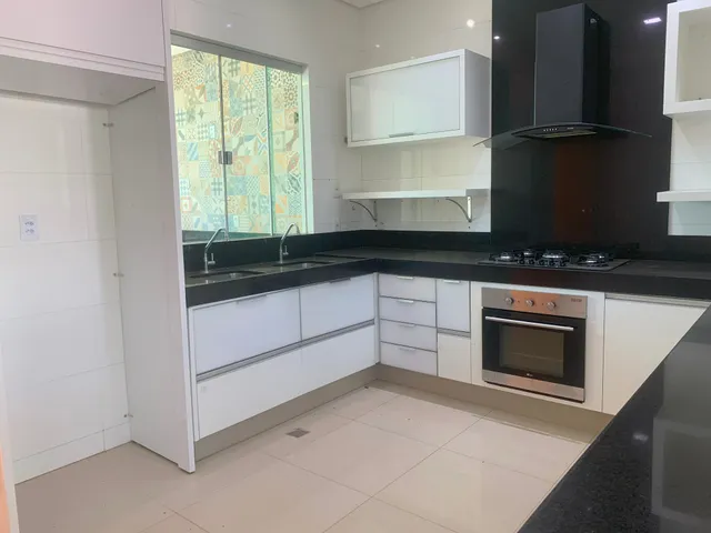 Casa 3 quartos e 3 banheiros, à venda, no bairro Residencial Condomínio Jardim Veneza em Senador Canedo