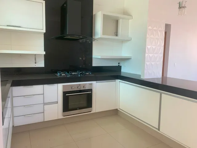 Casa 3 quartos e 3 banheiros, à venda, no bairro Residencial Condomínio Jardim Veneza em Senador Canedo