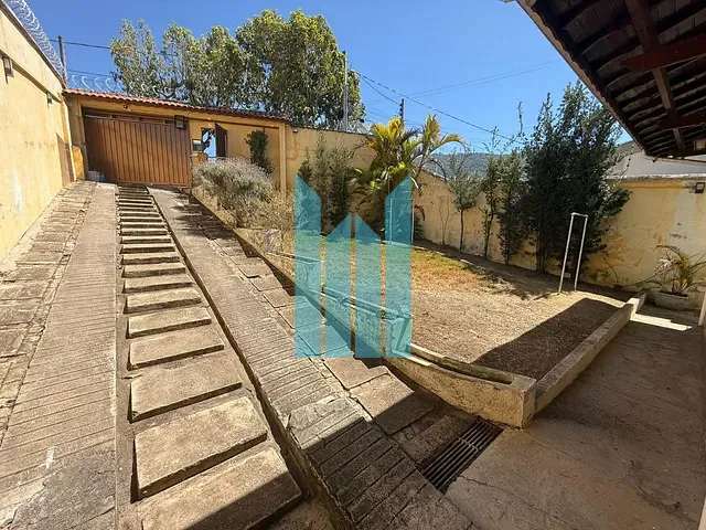 Casa 3 quartos e 2 banheiros, à venda, no bairro Jardim Planalto em Poços de Caldas
