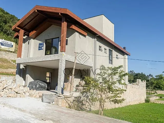 Casa com 456m² 4 quartos e 6 banheiros, à venda, no bairro CASA BRANCA em Itapema