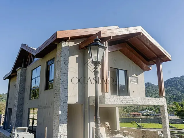 Casa com 456m² 4 quartos e 6 banheiros, à venda, no bairro CASA BRANCA em Itapema
