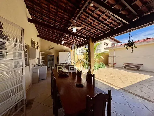 Casa com 300m² 3 quartos e 2 banheiros, à venda, no bairro Jardim América em Rio Claro
