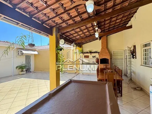 Casa com 300m² 3 quartos e 2 banheiros, à venda, no bairro Jardim América em Rio Claro