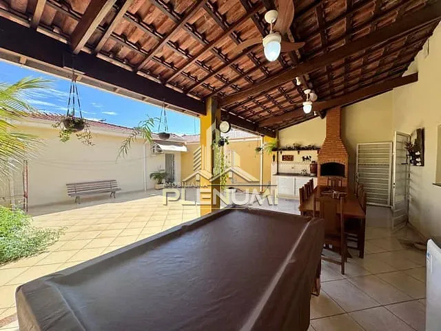 Casa com 300m² 3 quartos e 2 banheiros, à venda, no bairro Jardim América em Rio Claro