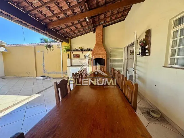 Casa com 300m² 3 quartos e 2 banheiros, à venda, no bairro Jardim América em Rio Claro