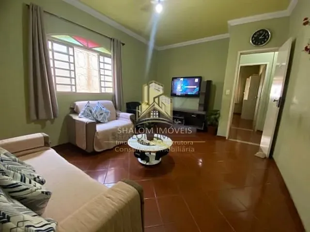 Casa com 220m² 5 quartos e 3 banheiros, à venda, no bairro Parque Xangri-Lá em Contagem