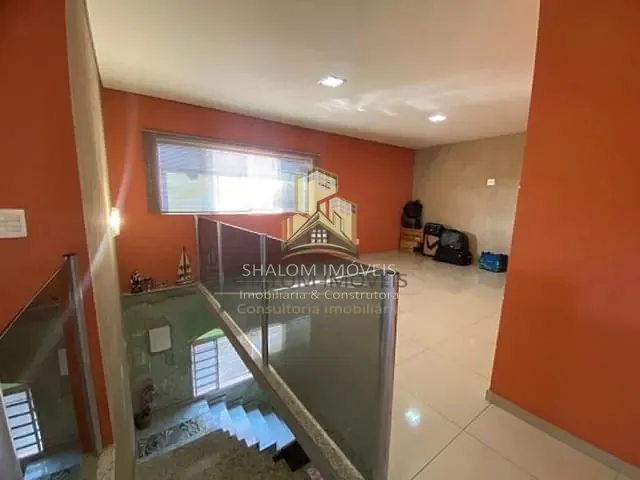 Casa com 220m² 5 quartos e 3 banheiros, à venda, no bairro Parque Xangri-Lá em Contagem