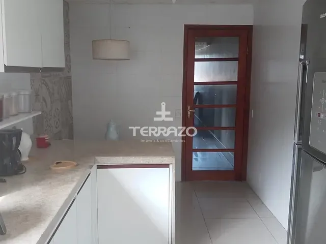 Casa com 248m² 3 quartos e 1 banheiro, à venda, no bairro Monte Castelo em Volta Redonda
