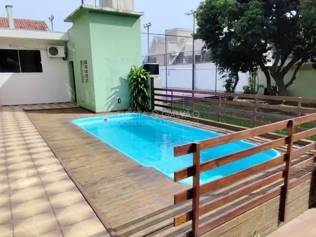 Casa com 600m² 6 quartos e 6 banheiros, para alugar, no bairro Santa Quitéria em Curitiba