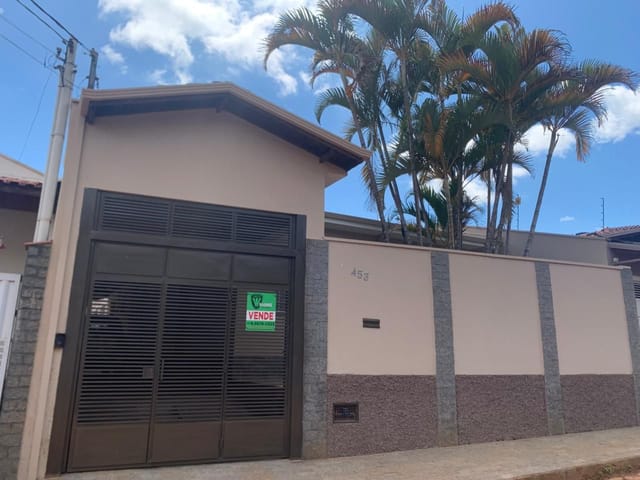 Casa com 300m², à venda, no bairro Centro em Cambuí
