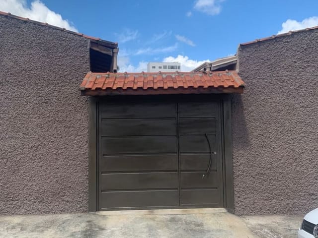 Casa com 300m², à venda, no bairro Centro em Cambuí