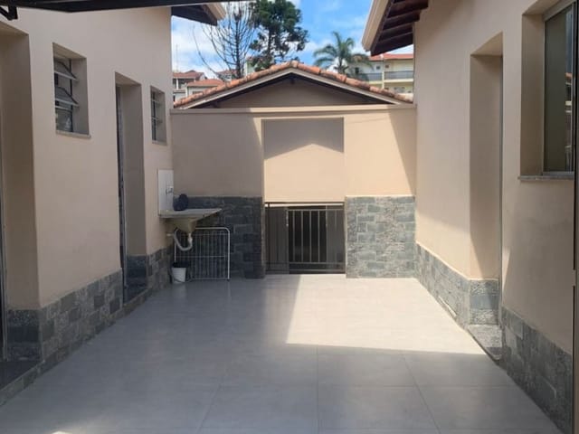 Casa com 300m², à venda, no bairro Centro em Cambuí