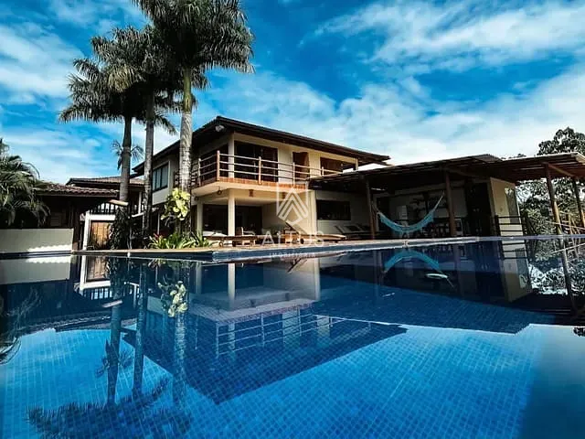 Casa 4 quartos e 6 banheiros, à venda, no bairro Itacaré em Itacaré