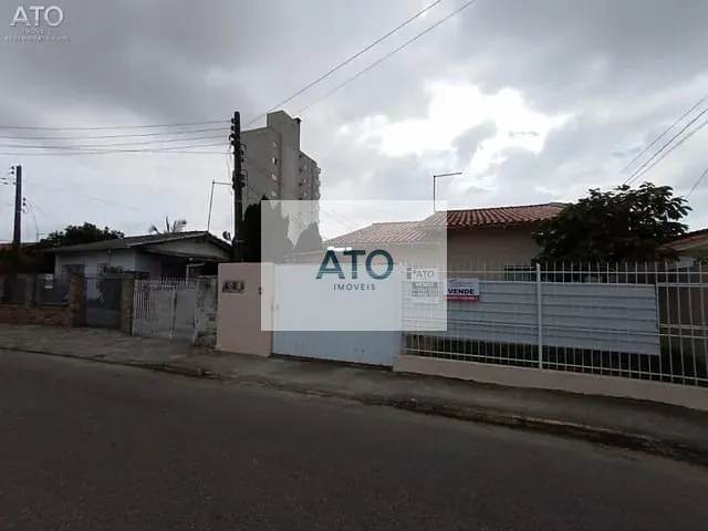Casa com 700m², à venda, no bairro Centro em Tijucas