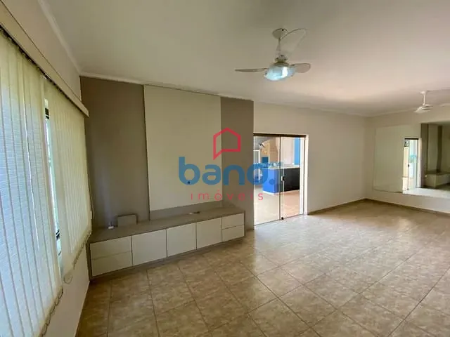 Casa com 400m² 3 quartos e 2 banheiros, à venda, no bairro Vila Alcala em Porto Feliz