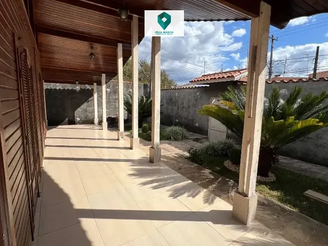 Casa com 696m² 3 quartos e 1 banheiro, à venda, no bairro Parque São Luiz em Jundiaí