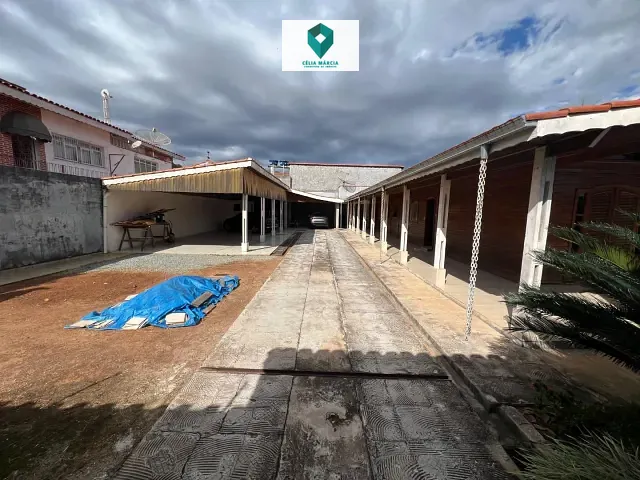 Casa com 696m² 3 quartos e 1 banheiro, à venda, no bairro Parque São Luiz em Jundiaí