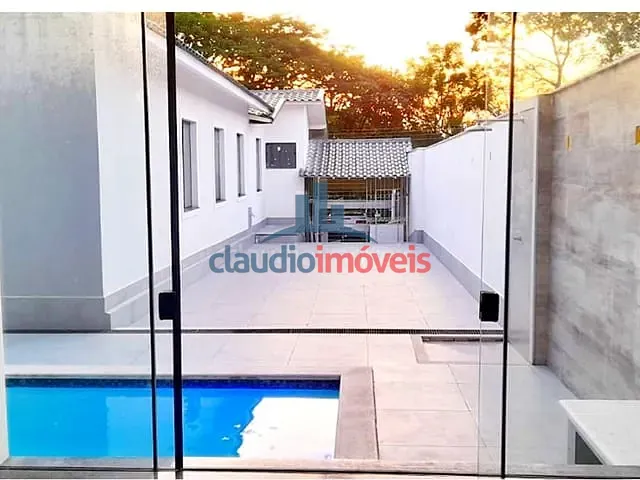 Casa com 800m² 4 quartos e 1 banheiro, à venda ou para alugar, no bairro Laranjal em Volta Redonda