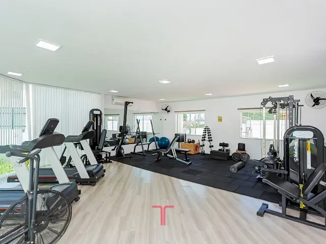 Casa com 550m² 5 quartos e 6 banheiros, para alugar, no bairro Uberaba em Curitiba