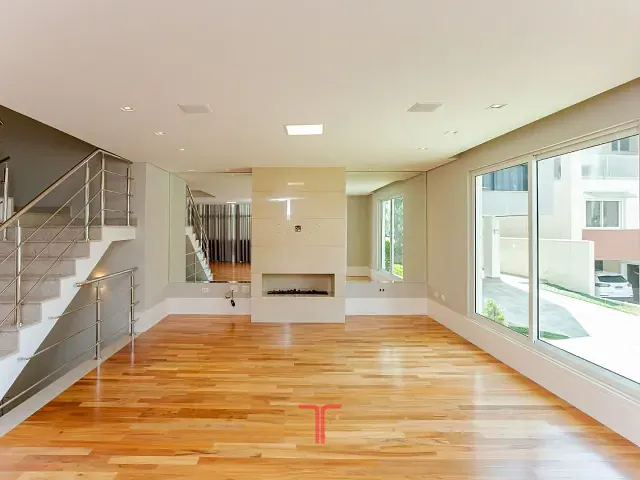 Casa com 550m² 5 quartos e 6 banheiros, para alugar, no bairro Uberaba em Curitiba