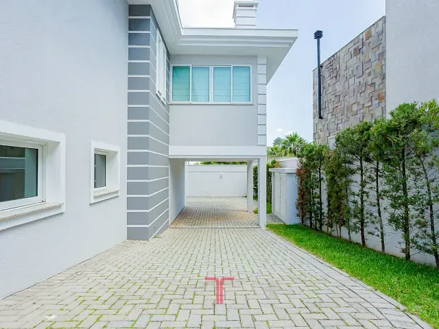 Casa com 550m² 5 quartos e 6 banheiros, para alugar, no bairro Uberaba em Curitiba