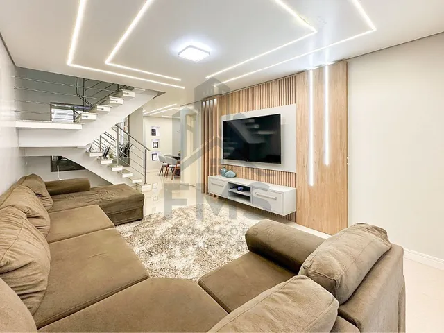 Casa com 272m² 3 quartos e 4 banheiros, à venda, no bairro Campo Comprido em Curitiba