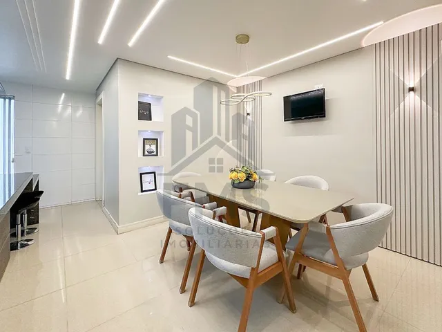 Casa com 272m² 3 quartos e 4 banheiros, à venda, no bairro Campo Comprido em Curitiba