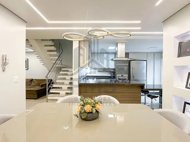 Casa com 272m² 3 quartos e 4 banheiros, à venda, no bairro Campo Comprido em Curitiba