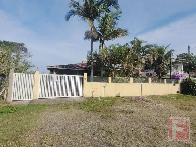 Casa 4 quartos e 2 banheiros, à venda, no bairro Centro em Itapoá