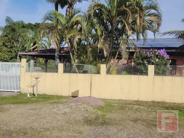 Casa 4 quartos e 2 banheiros, à venda, no bairro Centro em Itapoá