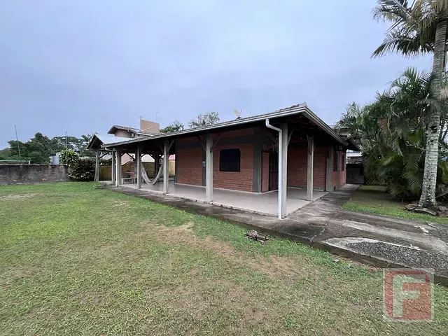 Casa 4 quartos e 2 banheiros, à venda, no bairro Centro em Itapoá