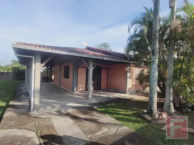 Casa 4 quartos e 2 banheiros, à venda, no bairro Centro em Itapoá