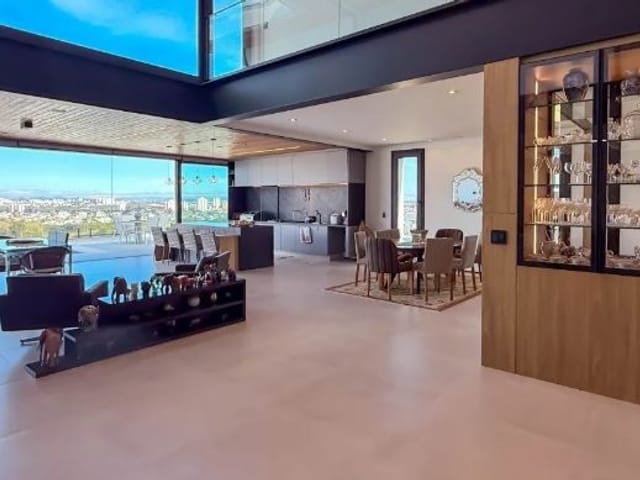 Casa com 900m² 4 quartos e 4 banheiros, à venda, no bairro Condomínio Reserva do Paratehy em São José dos Campos