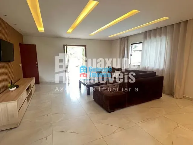 Casa com 420m², à venda, no bairro Primavera em GUAXUPÉ