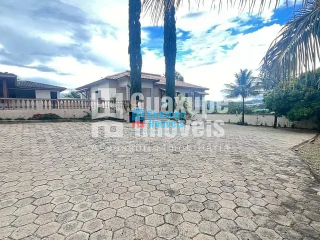 Casa com 420m², à venda, no bairro Primavera em GUAXUPÉ