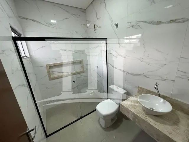 Casa com 300m², à venda, no bairro Distrito Industrial em Sinop