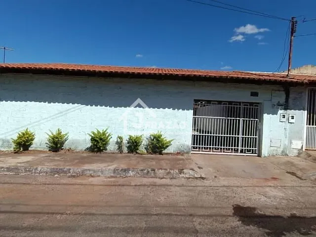 Casa com 220m² 3 quartos e 2 banheiros, à venda, no bairro São Carlos em Goiânia