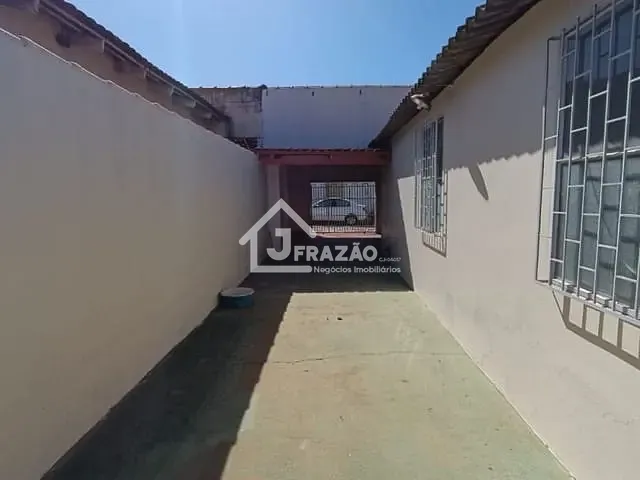 Casa com 220m² 3 quartos e 2 banheiros, à venda, no bairro São Carlos em Goiânia