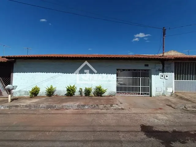 Casa com 220m² 3 quartos e 2 banheiros, à venda, no bairro São Carlos em Goiânia