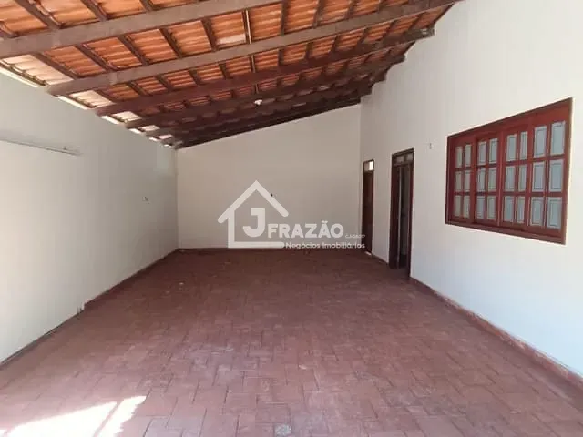 Casa com 220m² 3 quartos e 2 banheiros, à venda, no bairro São Carlos em Goiânia